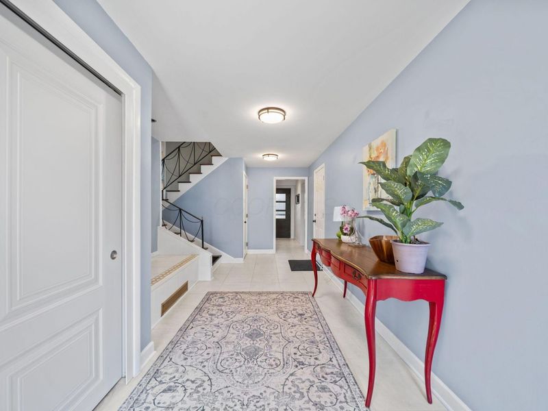 608 Latham Court, Columbus, OH 43214 Photo 6