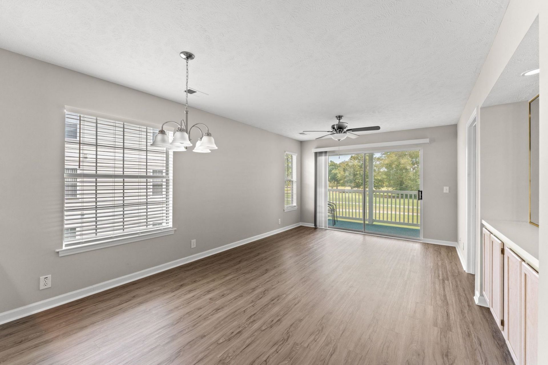 684 Tupelo Ln. Photo 4