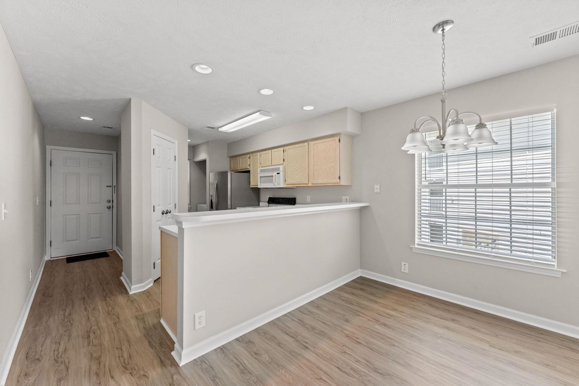 684 Tupelo Ln. Photo 7