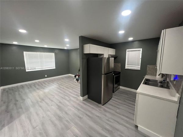 30 SE 4th Ave, Unit 106, Hallandale Beach, FL 33009