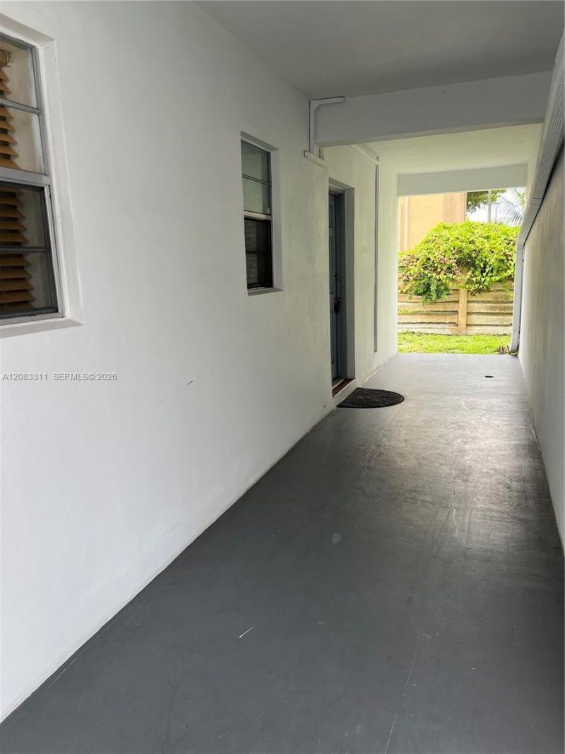 30 SE 4th Ave, Unit 106, Hallandale Beach, FL 33009 Photo