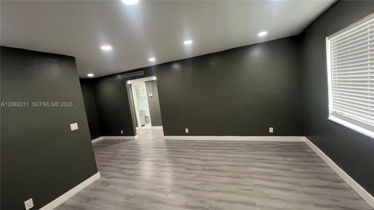 30 SE 4th Ave, Unit 106, Hallandale Beach, FL 33009 Photo