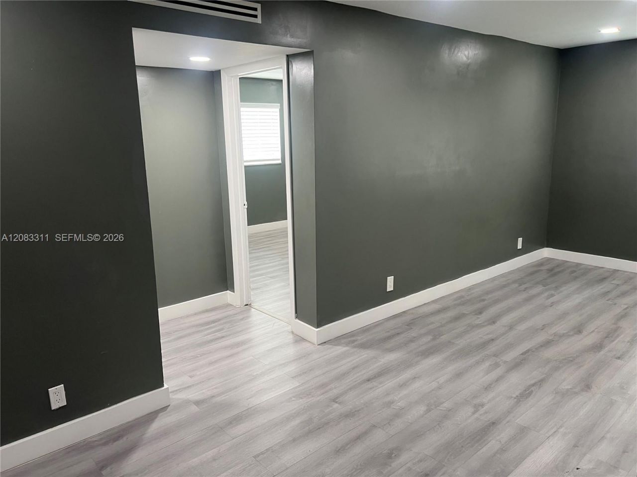 30 SE 4th Ave, Unit 106, Hallandale Beach, FL 33009 Photo