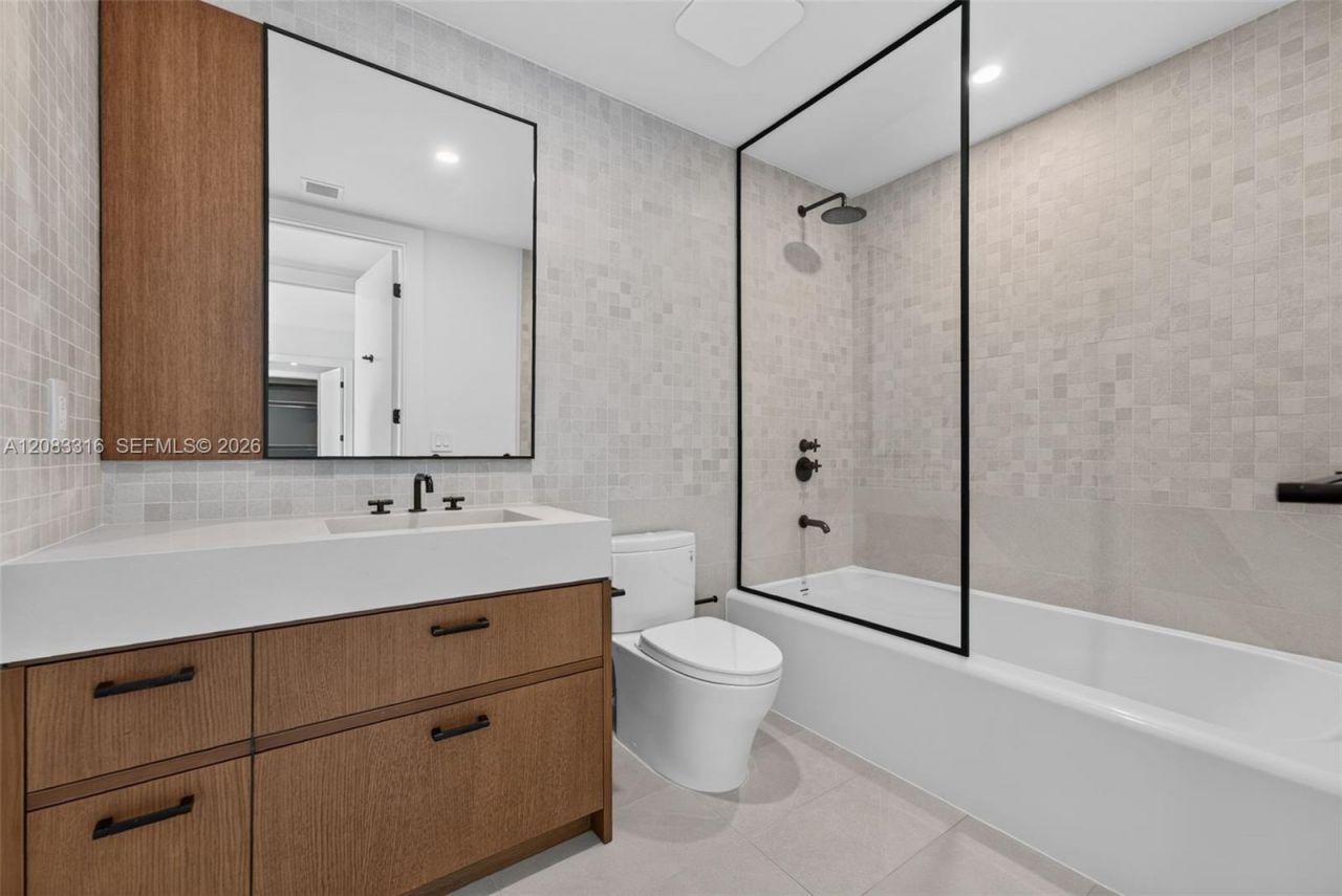 2200 Brickell Avenue , Unit 315, Miami, FL 33129 Photo