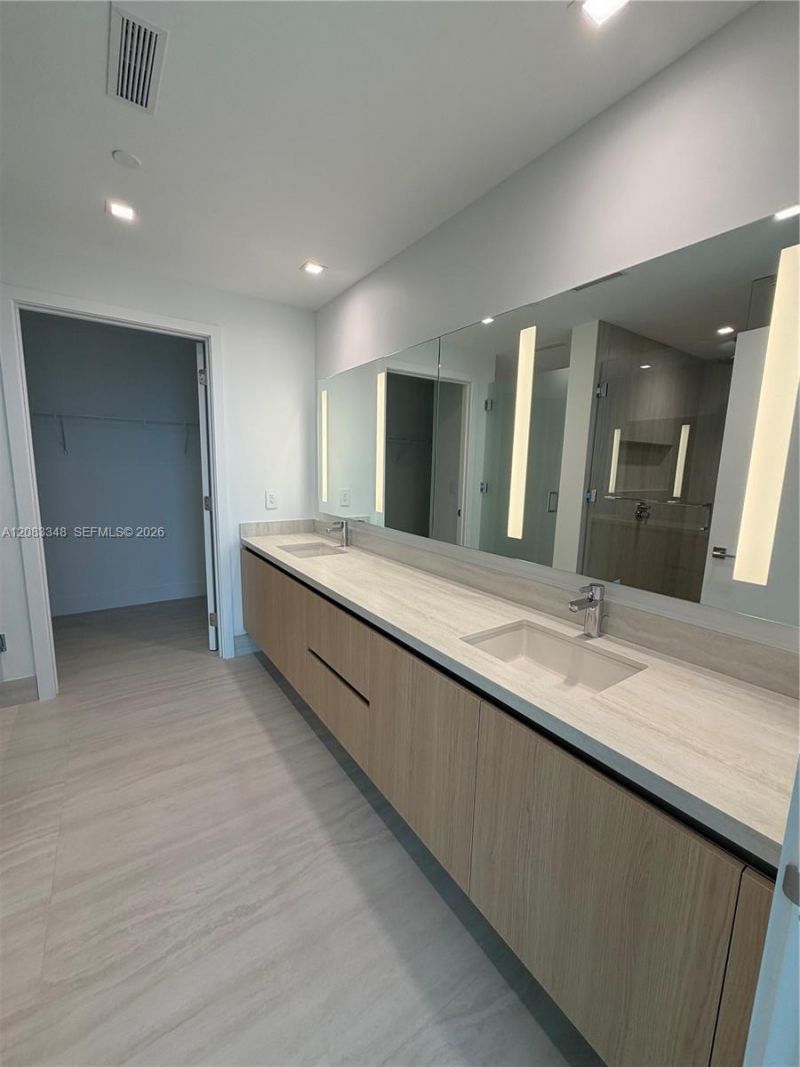 2411 Laguna Cir , Unit 2307, North Miami, FL 33181 Photo