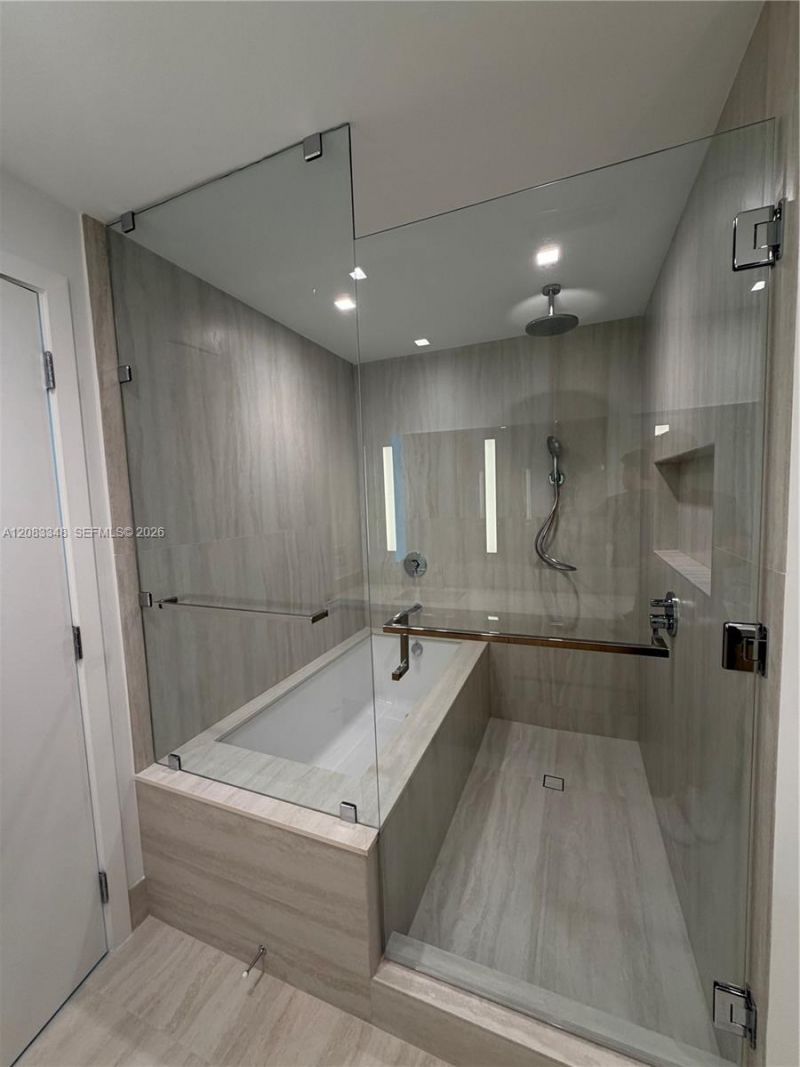 2411 Laguna Cir , Unit 2307, North Miami, FL 33181 Photo