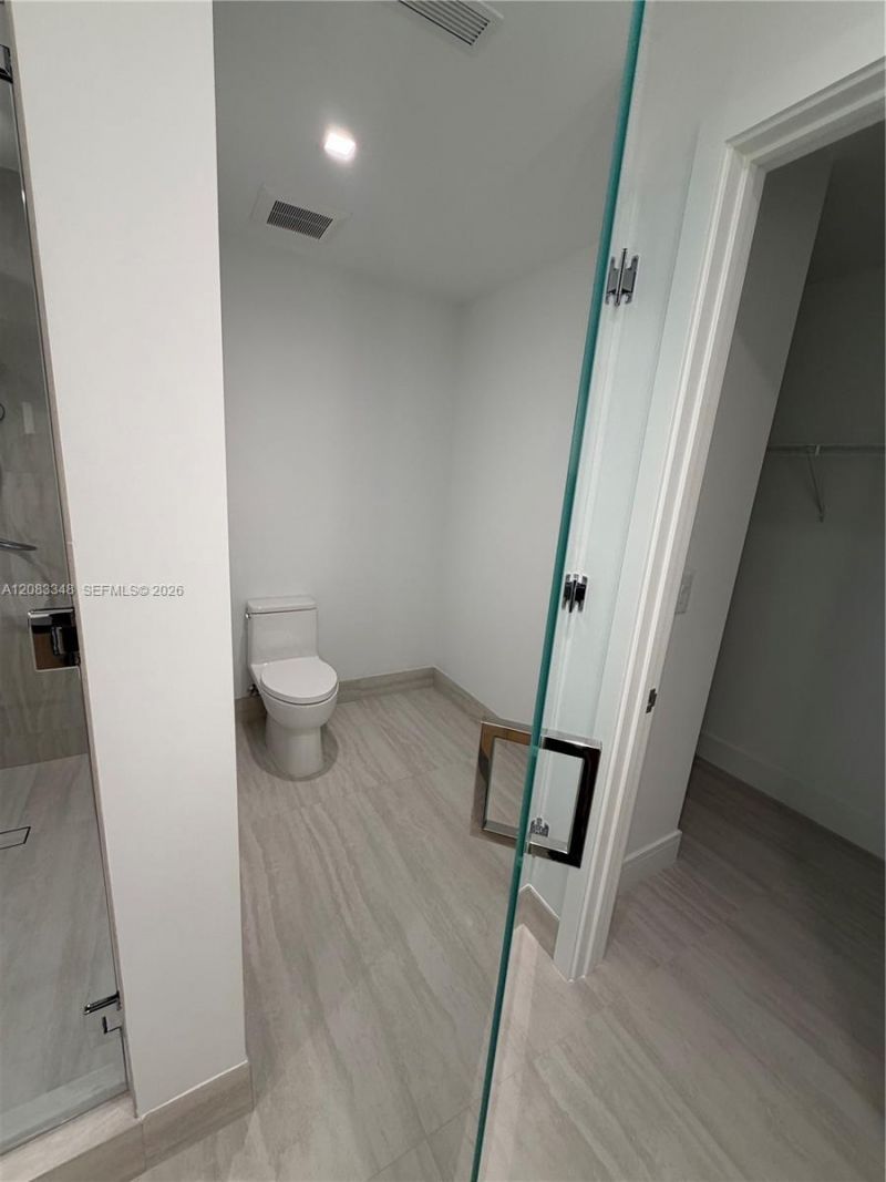 2411 Laguna Cir , Unit 2307, North Miami, FL 33181 Photo