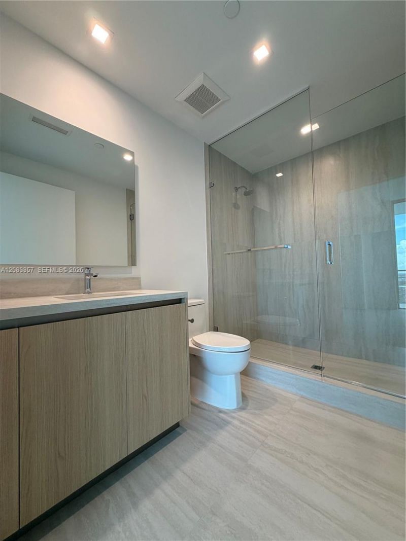 2411 Laguna Cir , Unit 2508, North Miami, FL 33181 Photo