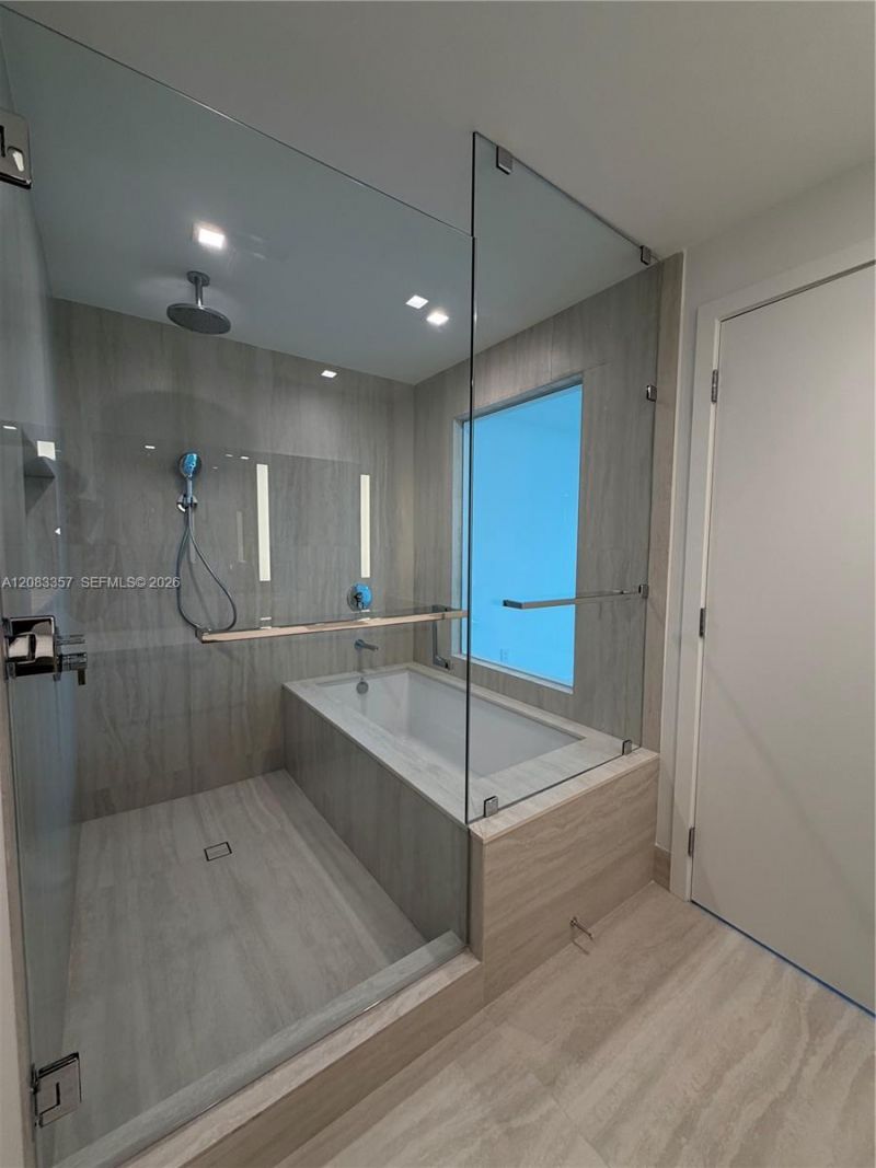 2411 Laguna Cir , Unit 2508, North Miami, FL 33181 Photo