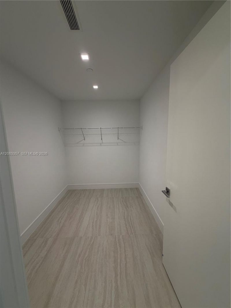 2411 Laguna Cir , Unit 2508, North Miami, FL 33181 Photo