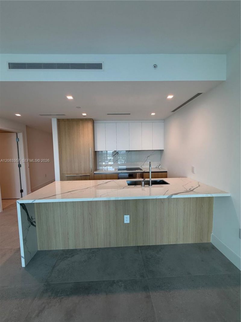 2411 Laguna Cir , Unit 2508, North Miami, FL 33181 Photo