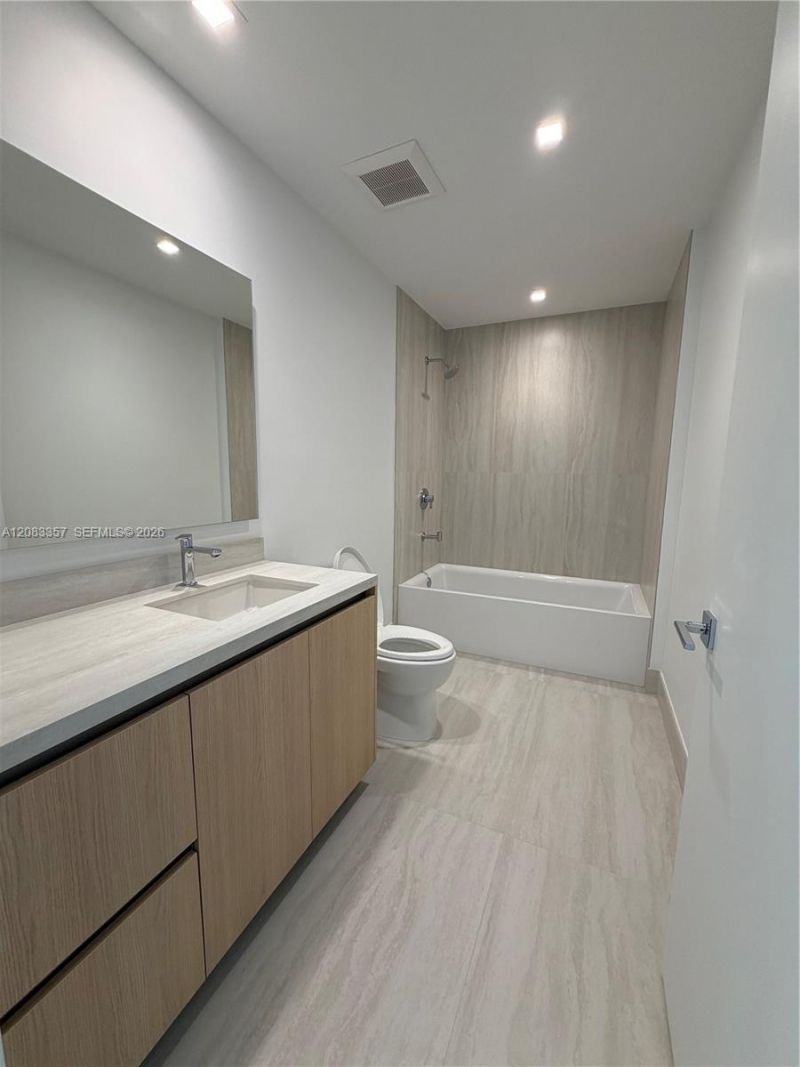 2411 Laguna Cir , Unit 2508, North Miami, FL 33181 Photo