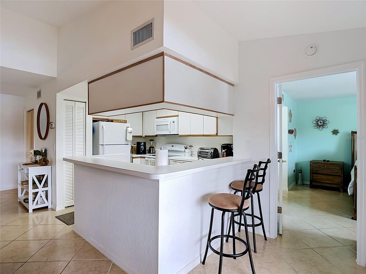 5925 Trailwinds Drive, Unit 925, Fort Myers, FL 33907 Photo