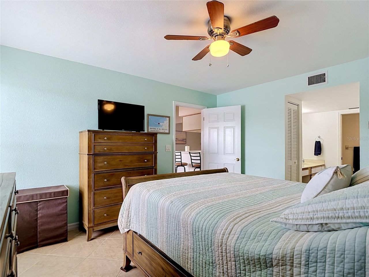 5925 Trailwinds Drive, Unit 925, Fort Myers, FL 33907 Photo