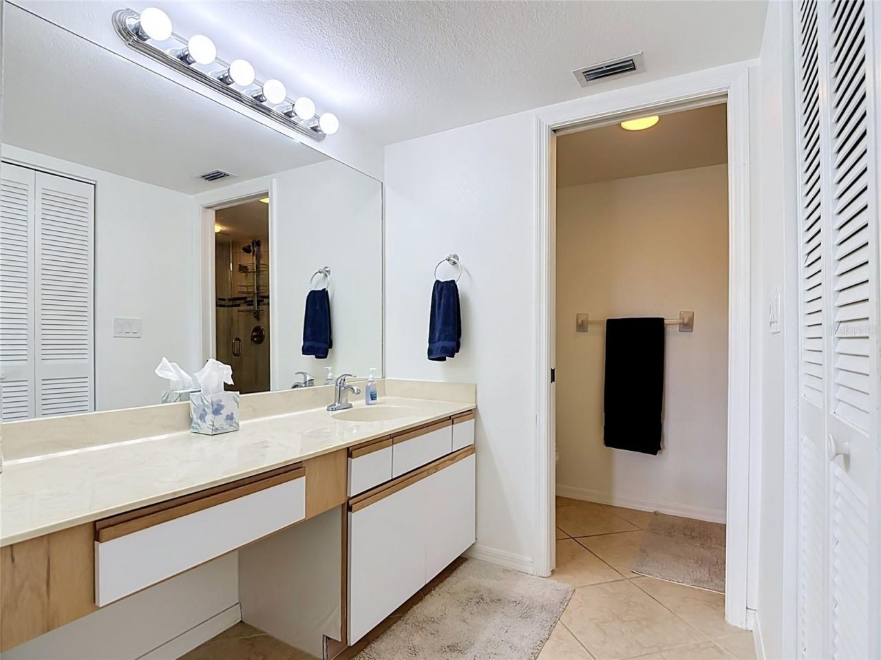5925 Trailwinds Drive, Unit 925, Fort Myers, FL 33907 Photo