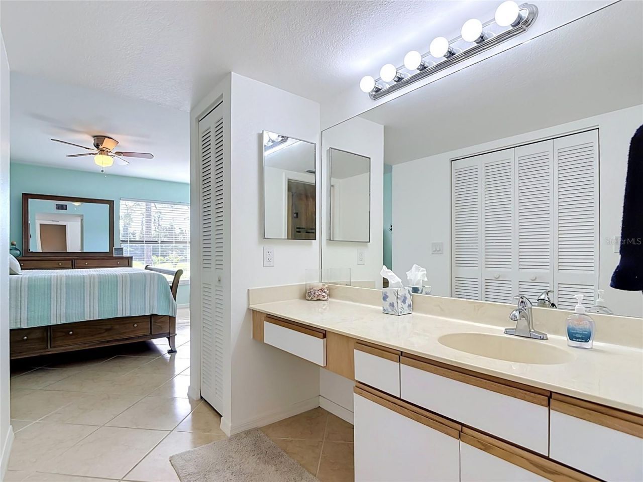 5925 Trailwinds Drive, Unit 925, Fort Myers, FL 33907 Photo