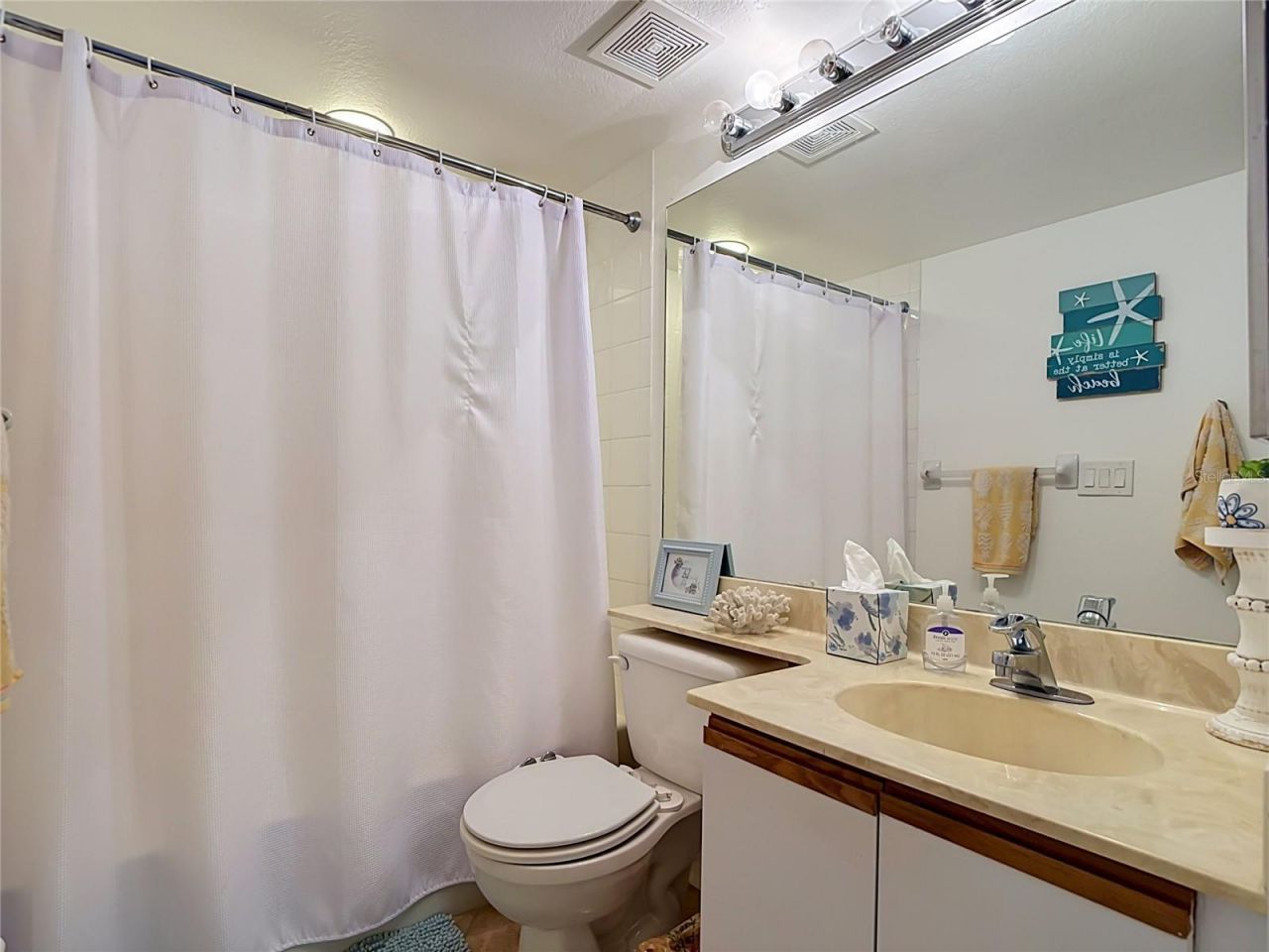 5925 Trailwinds Drive, Unit 925, Fort Myers, FL 33907 Photo