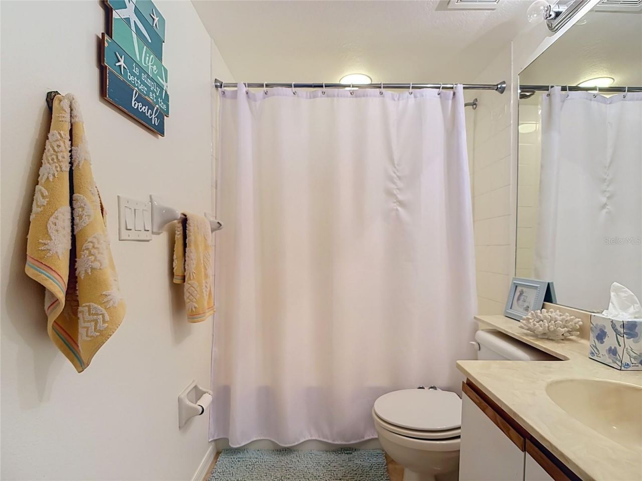 5925 Trailwinds Drive, Unit 925, Fort Myers, FL 33907 Photo