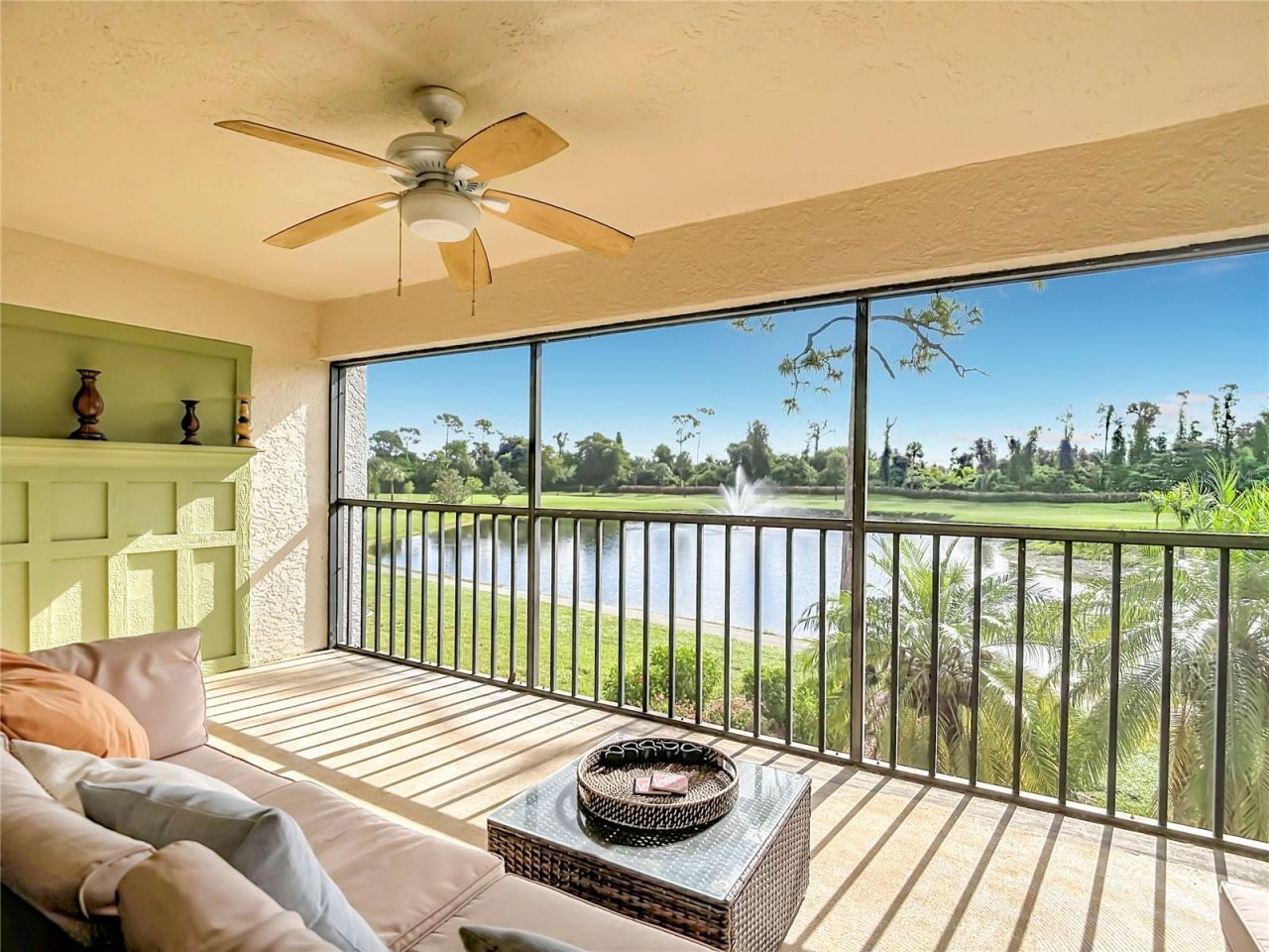 5925 Trailwinds Drive, Unit 925, Fort Myers, FL 33907 Photo
