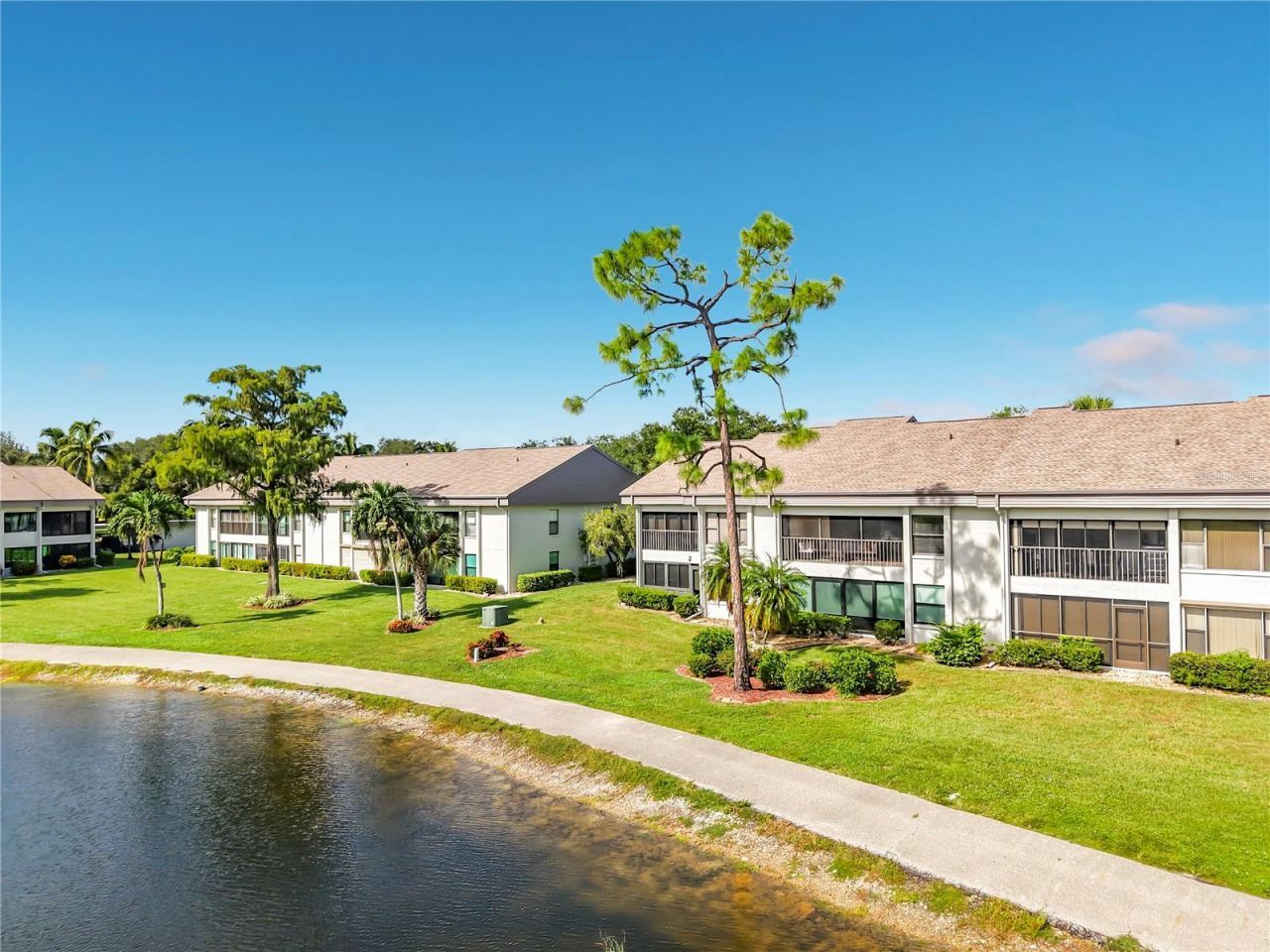 5925 Trailwinds Drive, Unit 925, Fort Myers, FL 33907 Photo