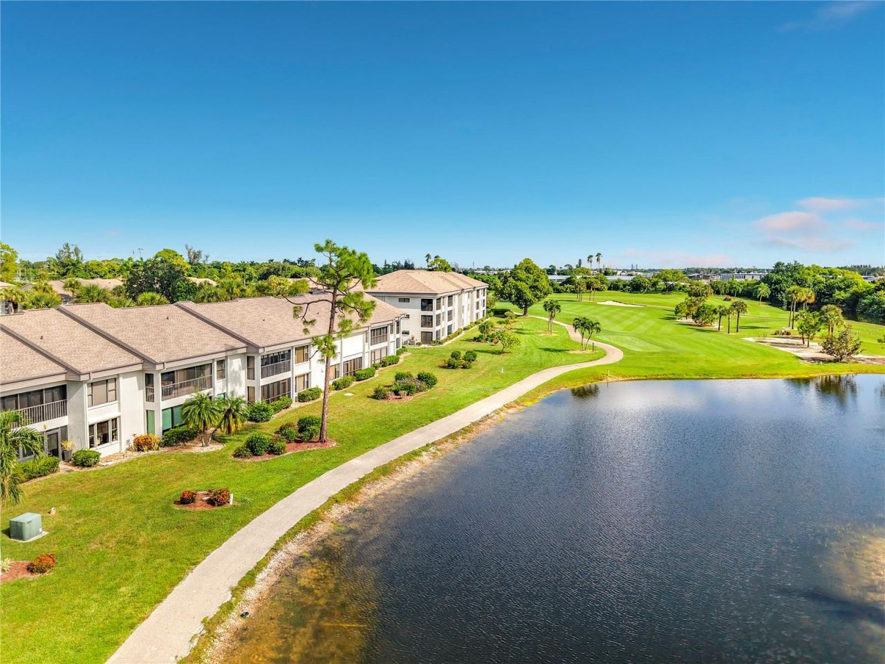 5925 Trailwinds Drive, Unit 925, Fort Myers, FL 33907 Photo