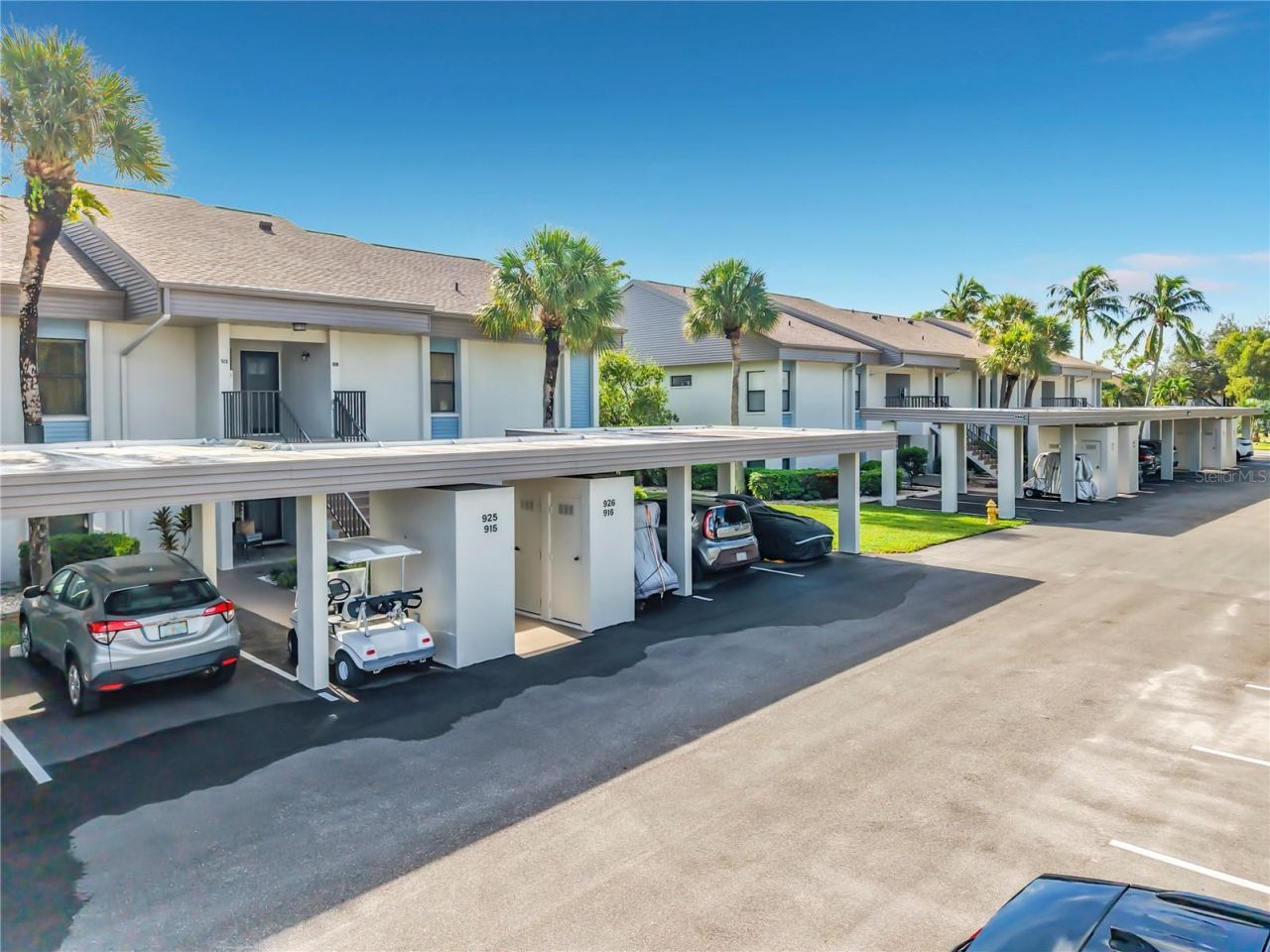5925 Trailwinds Drive, Unit 925, Fort Myers, FL 33907 Photo