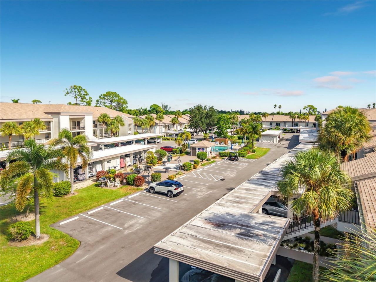 5925 Trailwinds Drive, Unit 925, Fort Myers, FL 33907 Photo