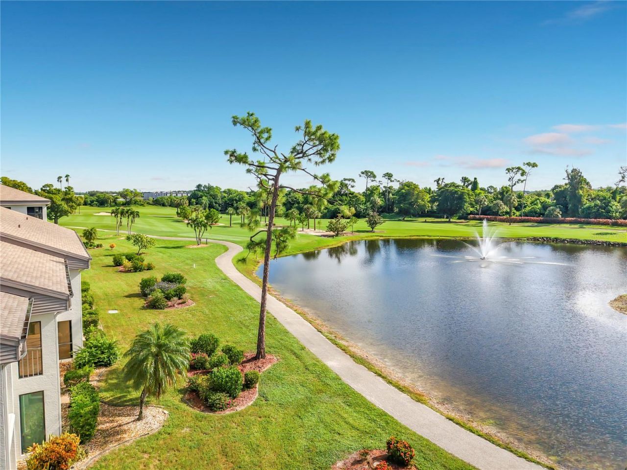 5925 Trailwinds Drive, Unit 925, Fort Myers, FL 33907 Photo