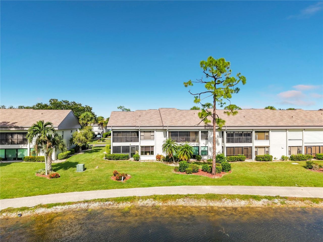 5925 Trailwinds Drive, Unit 925, Fort Myers, FL 33907 Photo