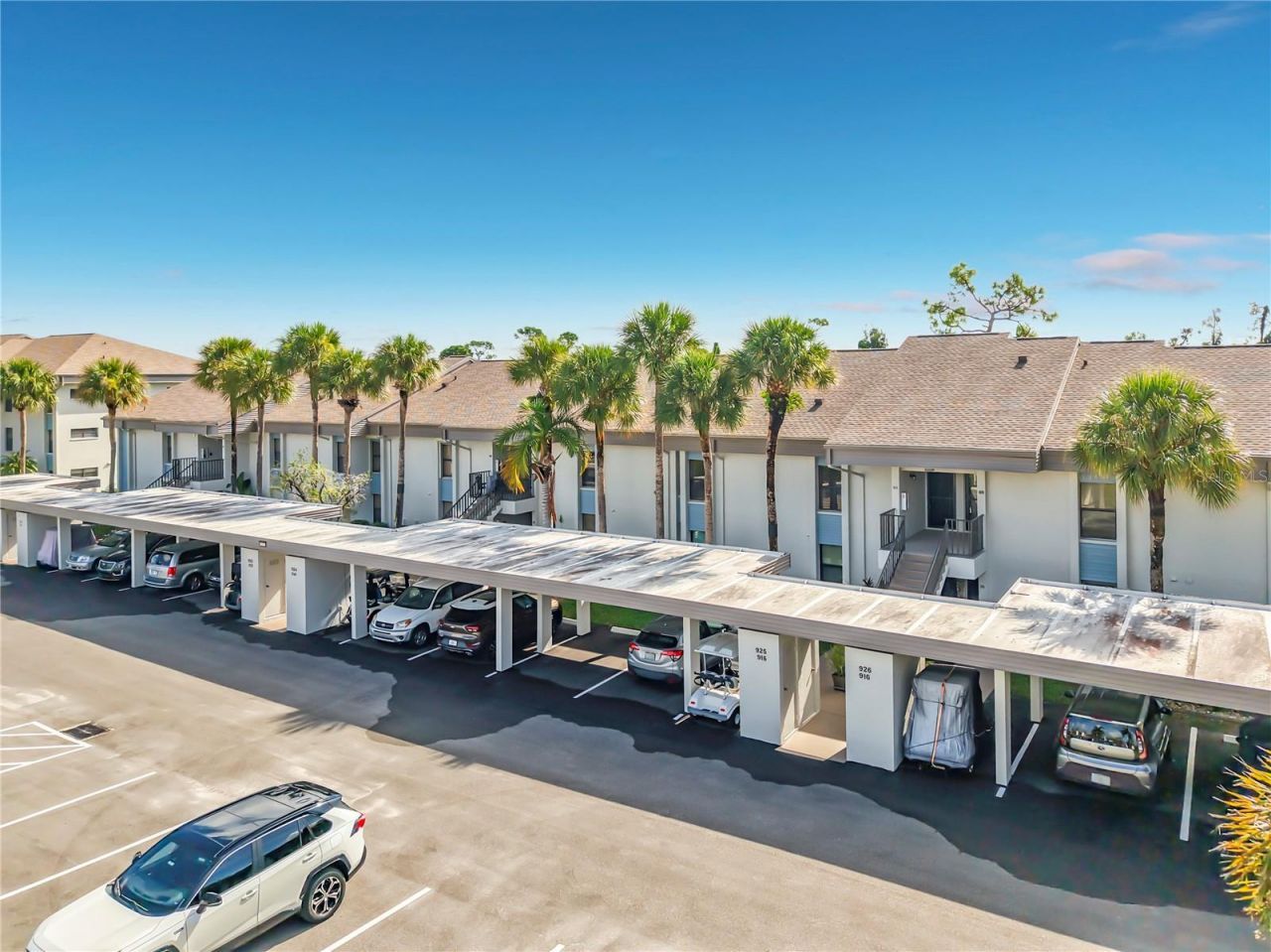 5925 Trailwinds Drive, Unit 925, Fort Myers, FL 33907 Photo