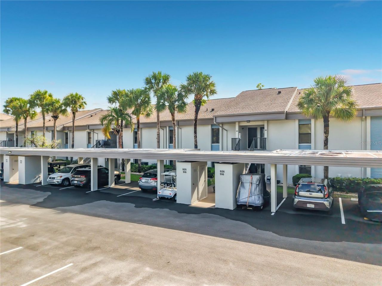 5925 Trailwinds Drive, Unit 925, Fort Myers, FL 33907 Photo
