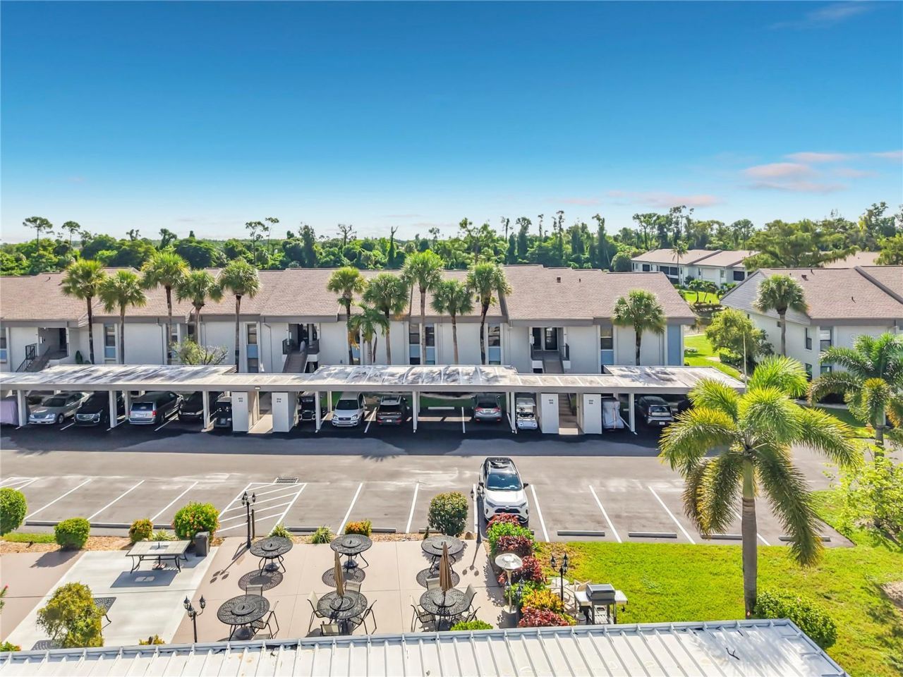 5925 Trailwinds Drive, Unit 925, Fort Myers, FL 33907 Photo