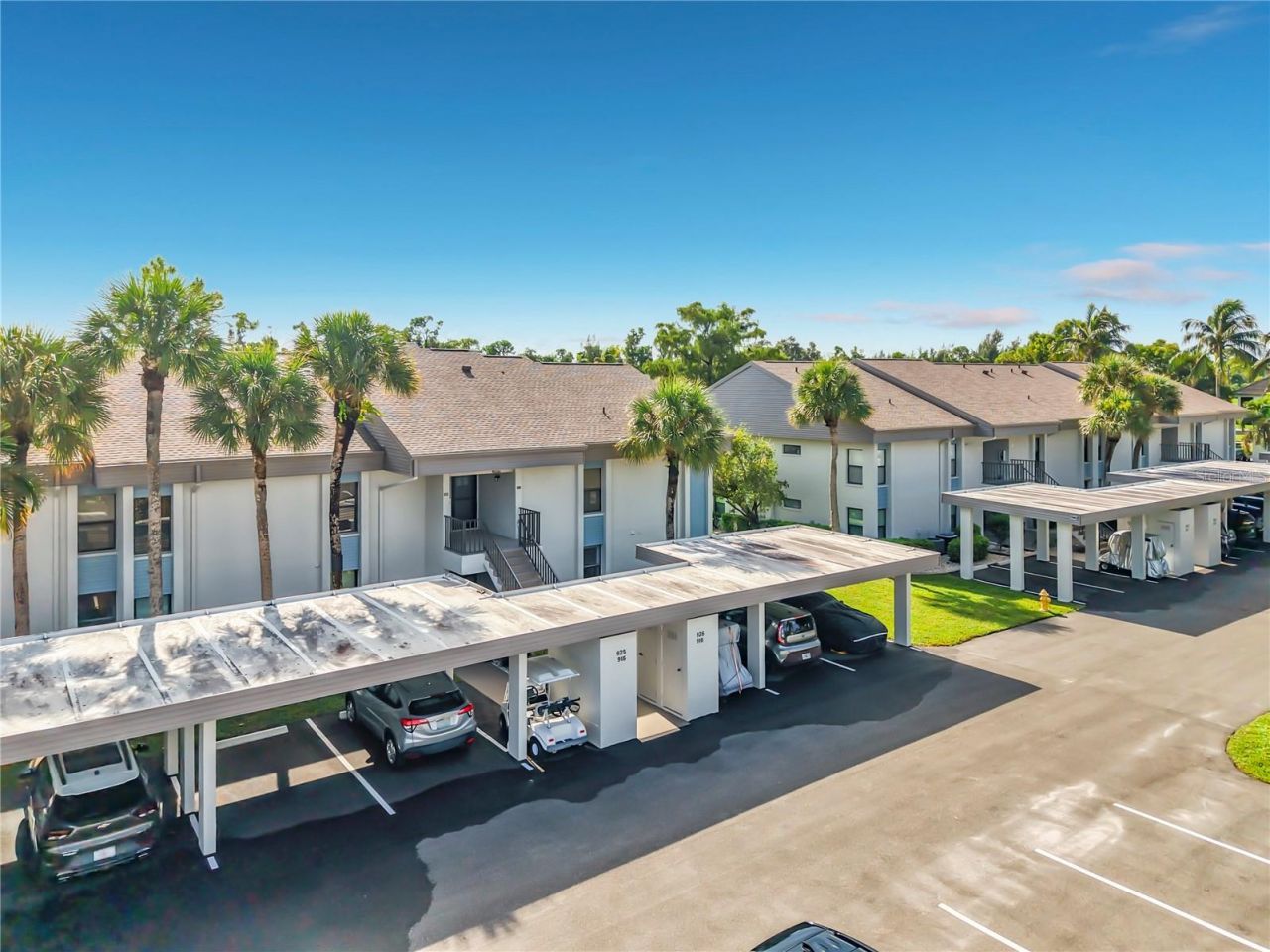 5925 Trailwinds Drive, Unit 925, Fort Myers, FL 33907 Photo