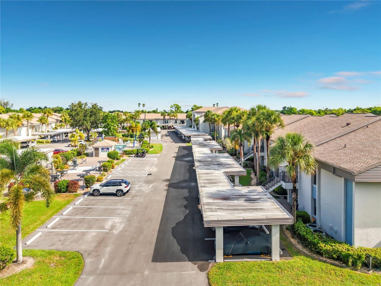 5925 Trailwinds Drive, Unit 925, Fort Myers, FL 33907 Photo