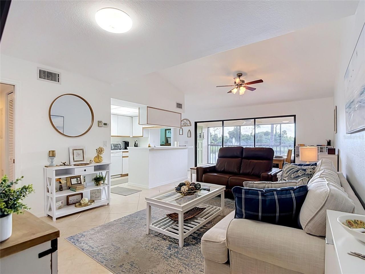 5925 Trailwinds Drive, Unit 925, Fort Myers, FL 33907 Photo