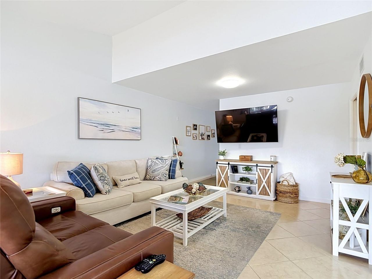 5925 Trailwinds Drive, Unit 925, Fort Myers, FL 33907 Photo