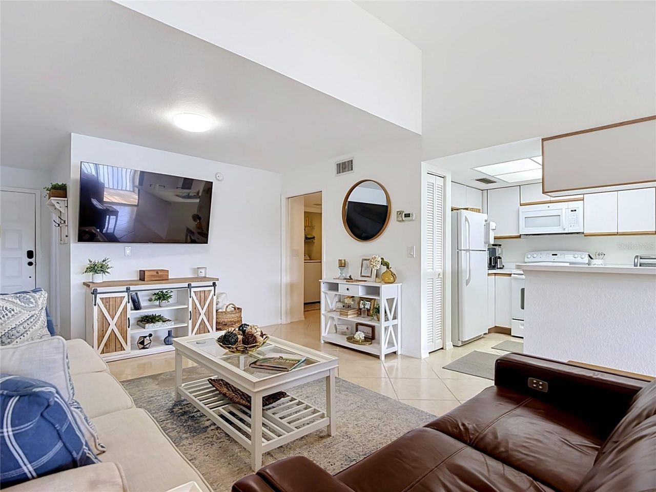 5925 Trailwinds Drive, Unit 925, Fort Myers, FL 33907 Photo
