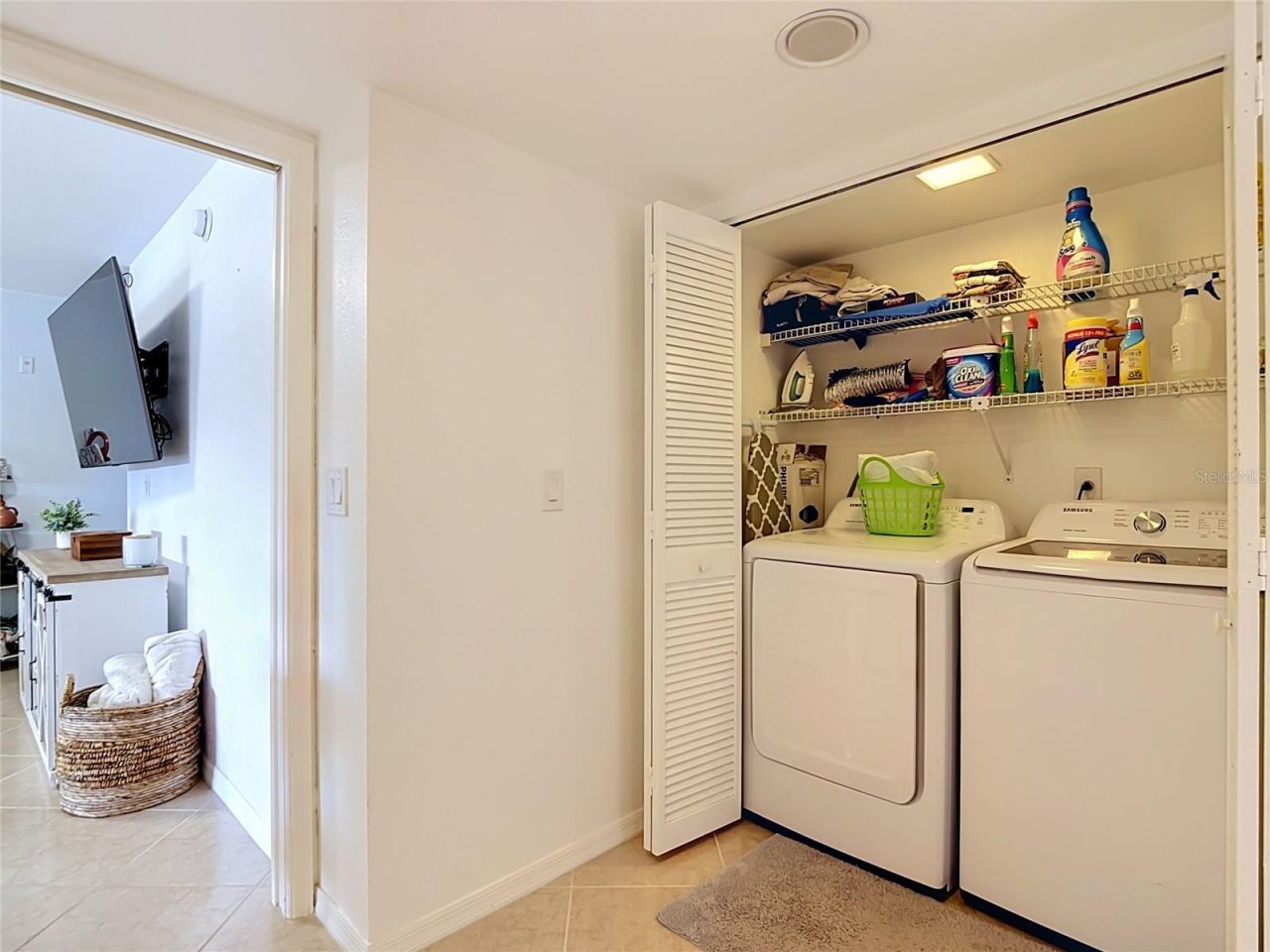 5925 Trailwinds Drive, Unit 925, Fort Myers, FL 33907 Photo