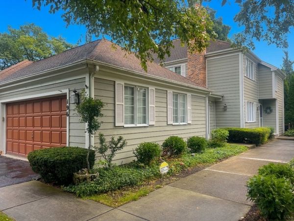 196 Westminster Way , Lincolnshire, IL 60069