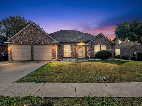 2202 Richmond Circle, Mansfield, TX 76063