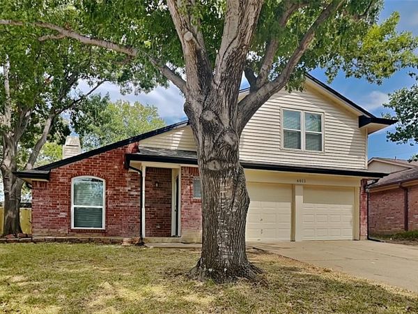6011 Parkmeadow Drive , Arlington, TX 76018