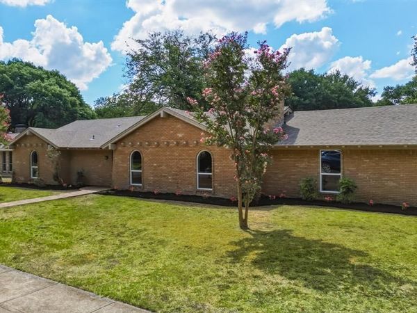 122 Meadowbrook Drive , DeSoto, TX 75115