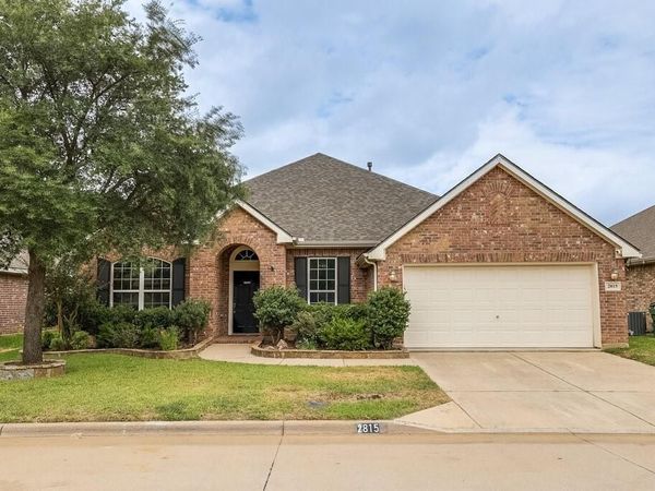 2815 Fox Creek Trail, Arlington, TX 76017