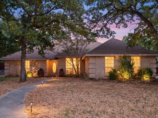 512 Shady Oaks Trail , Burleson, TX 76028