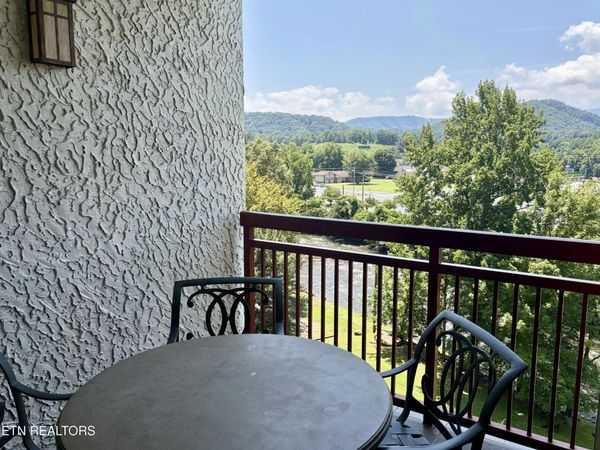 212 Dollywood Lane, Pigeon Forge, TN 37863