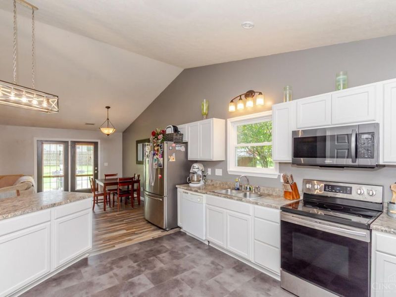 826 Lakengren Drive, Lakengren, OH 45320 Photo 7