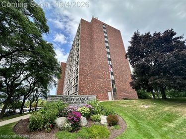 21800 Morley Avenue, Unit 808, Dearborn, Mi 48124