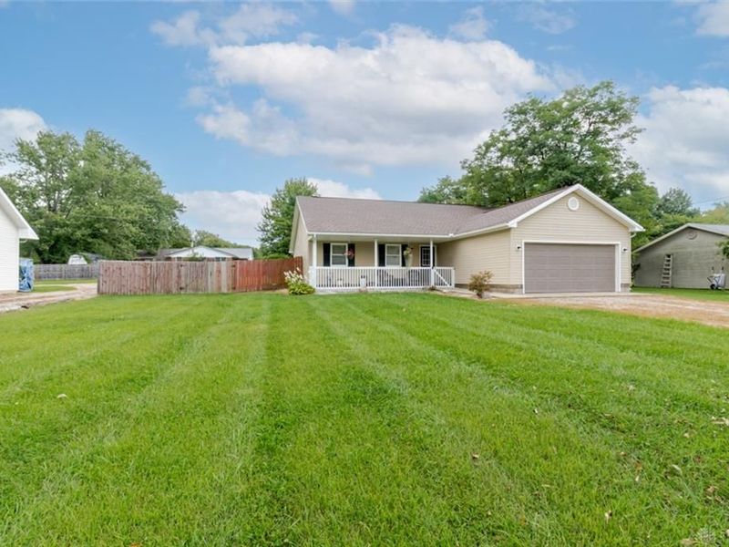 826 Lakengren Drive, Eaton, OH 45320 Photo 2