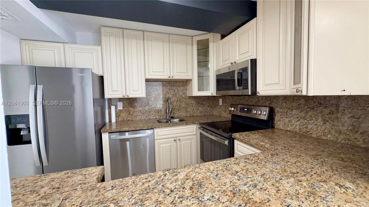 210 172nd St , Unit 428, Sunny Isles Beach, FL 33160 Photo