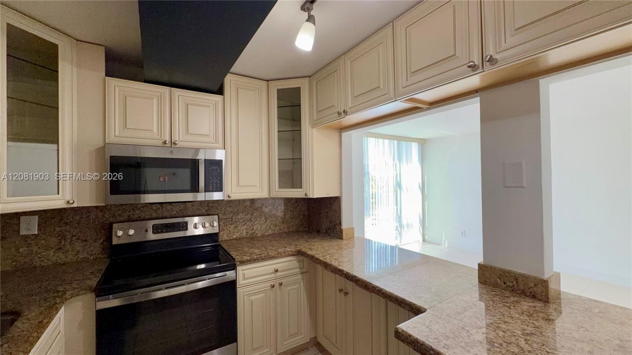 210 172nd St , Unit 428, Sunny Isles Beach, FL 33160 Photo